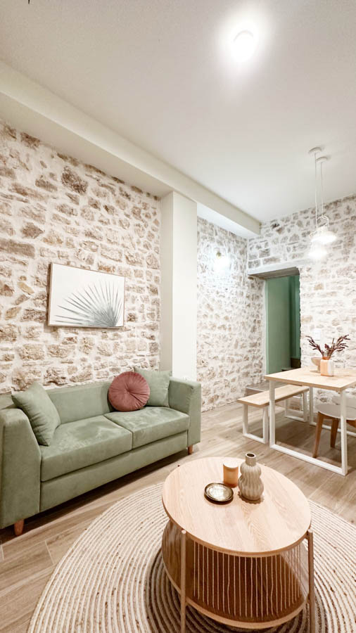 Ανακαινιση  Airbnb Ioannina